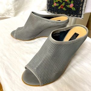 Gray open toed slip on 3.5” heel TopShop size 38 (8 US) good condition